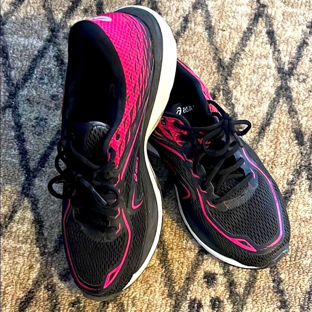 ASICS Women's Black and Pink Running Shoes Sneaker Walking size 11 like NEW